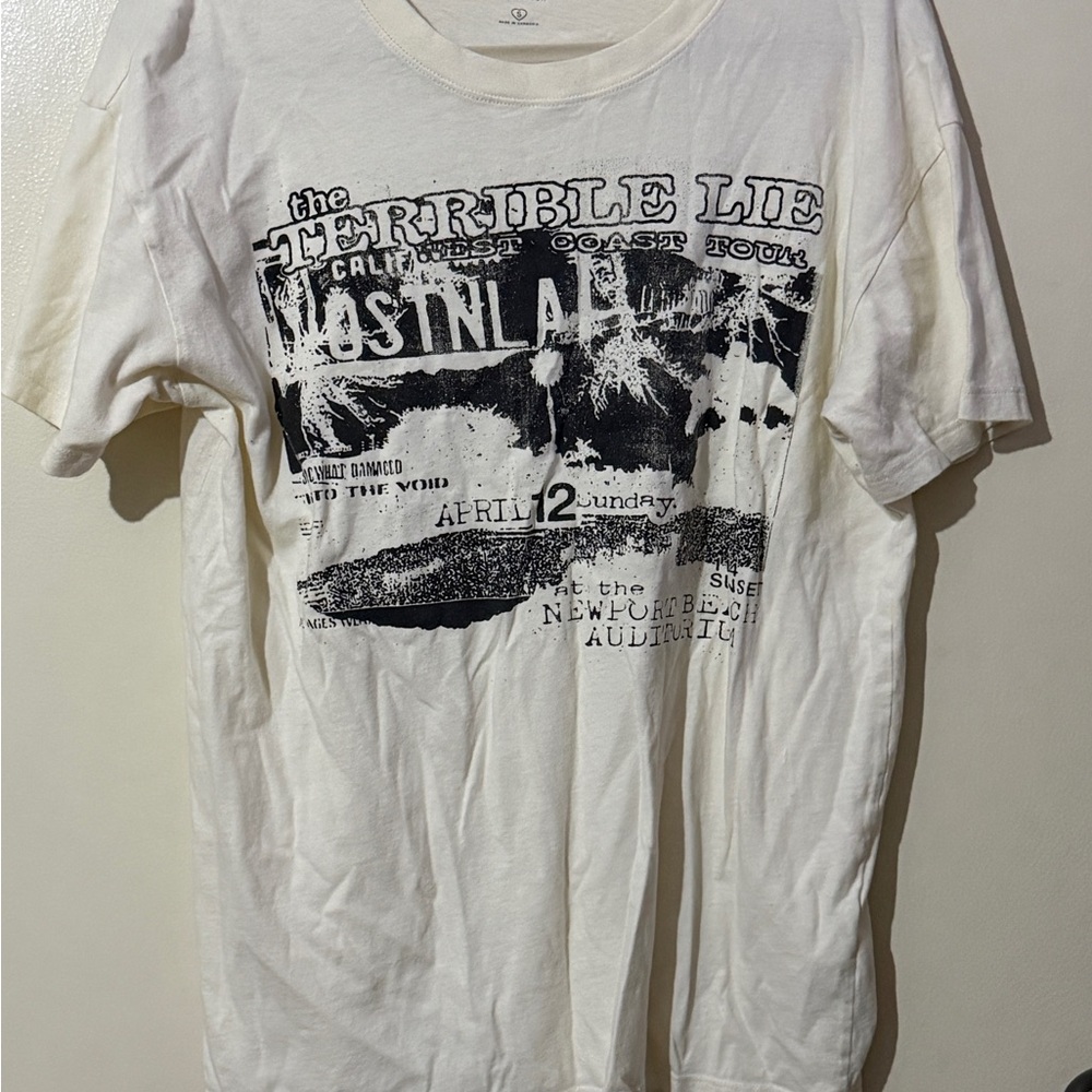 Hollister Cream Graphic Tee